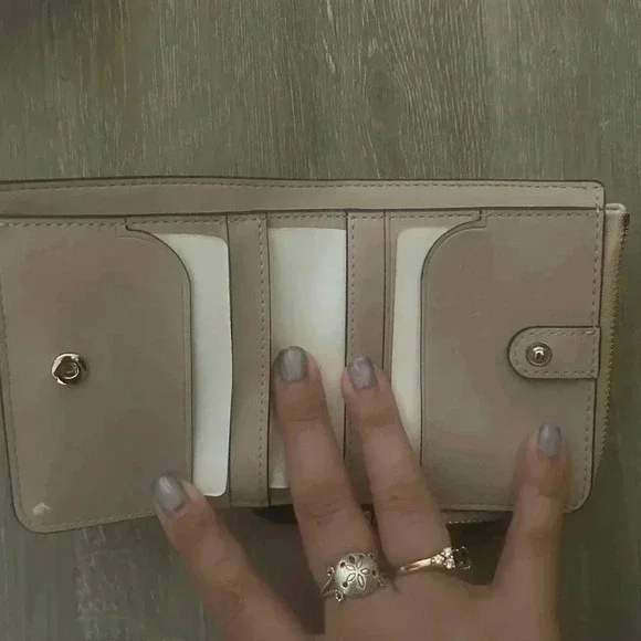 Kate Spade Rose Gold Wallet NWT - Picture 4 of 6